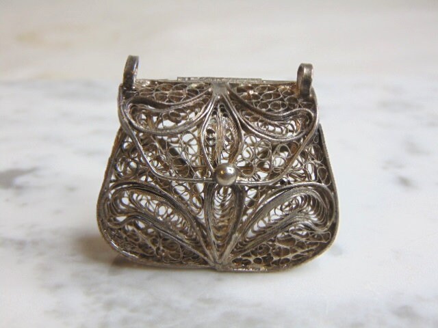 Royal Party Silver Antique Purse, Size: Handy at Rs 26000/piece in Delhi |  ID: 22300186573